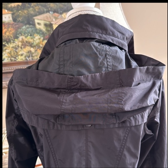 COLE HAAN BLACK LIGHTWEIGHT ALL WEATHER COAT W/HOOD - Picture 8 of 16